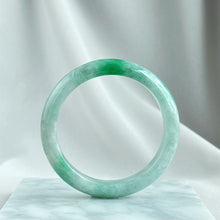 Load image into Gallery viewer, 55.4 mm 翠融初雪 Jade Meets First Snow Jadeite Bangle
