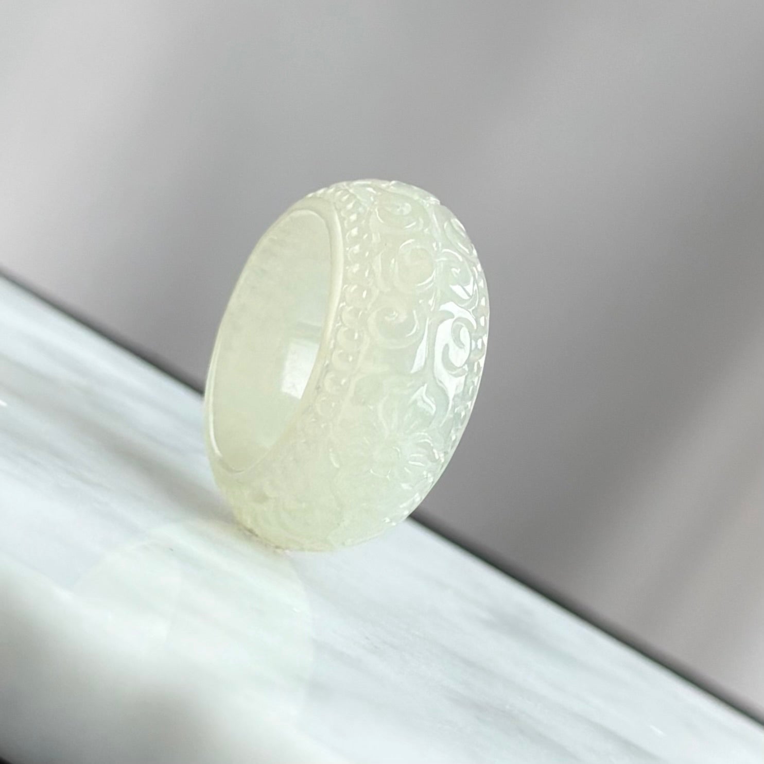 17.2mm Veil of White Petals Jadeite Ring 素瓣轻纱