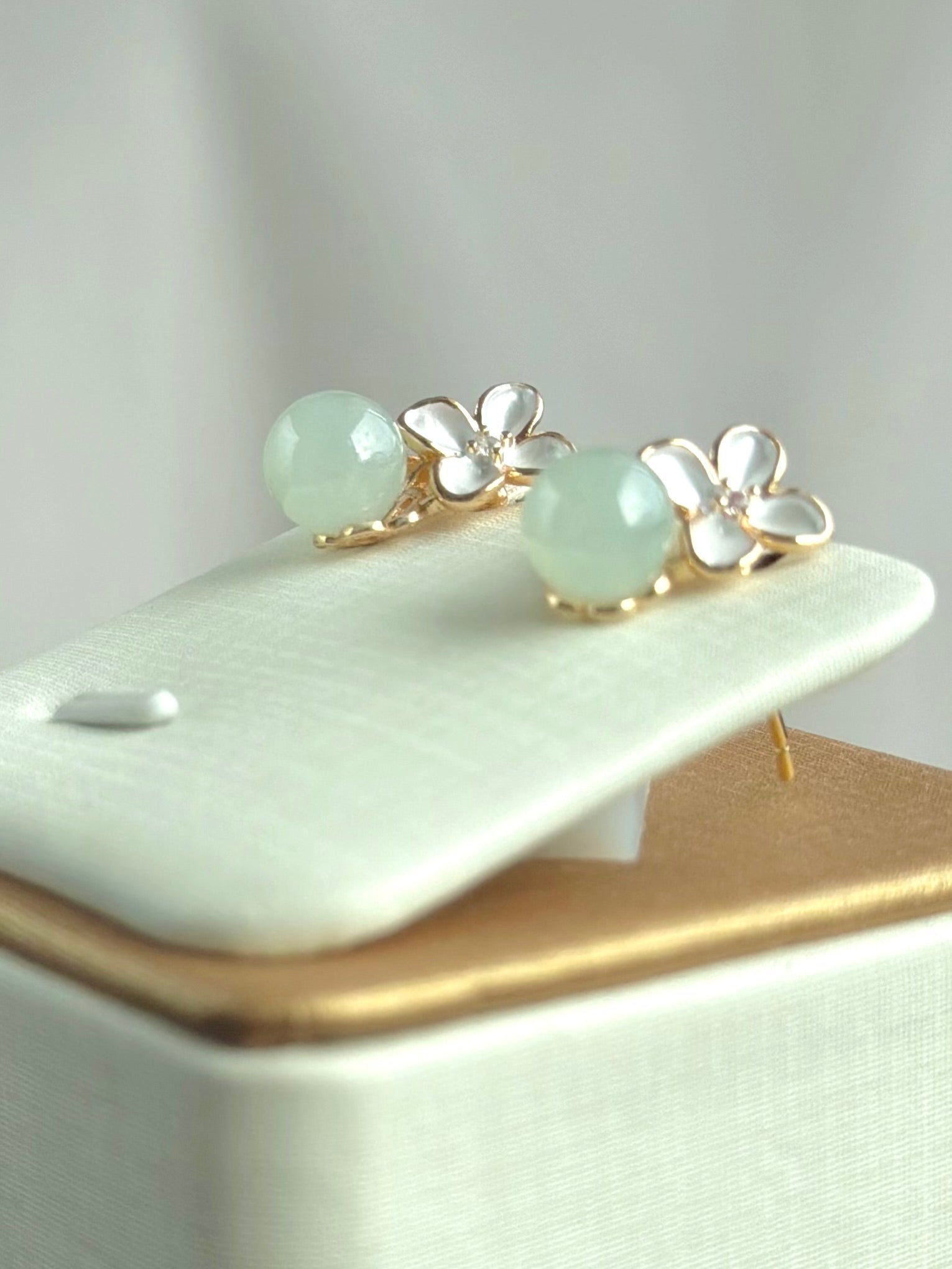 Moon-Kissed Bloom Earrings - Clear Stream 月吻花开 • 清溪