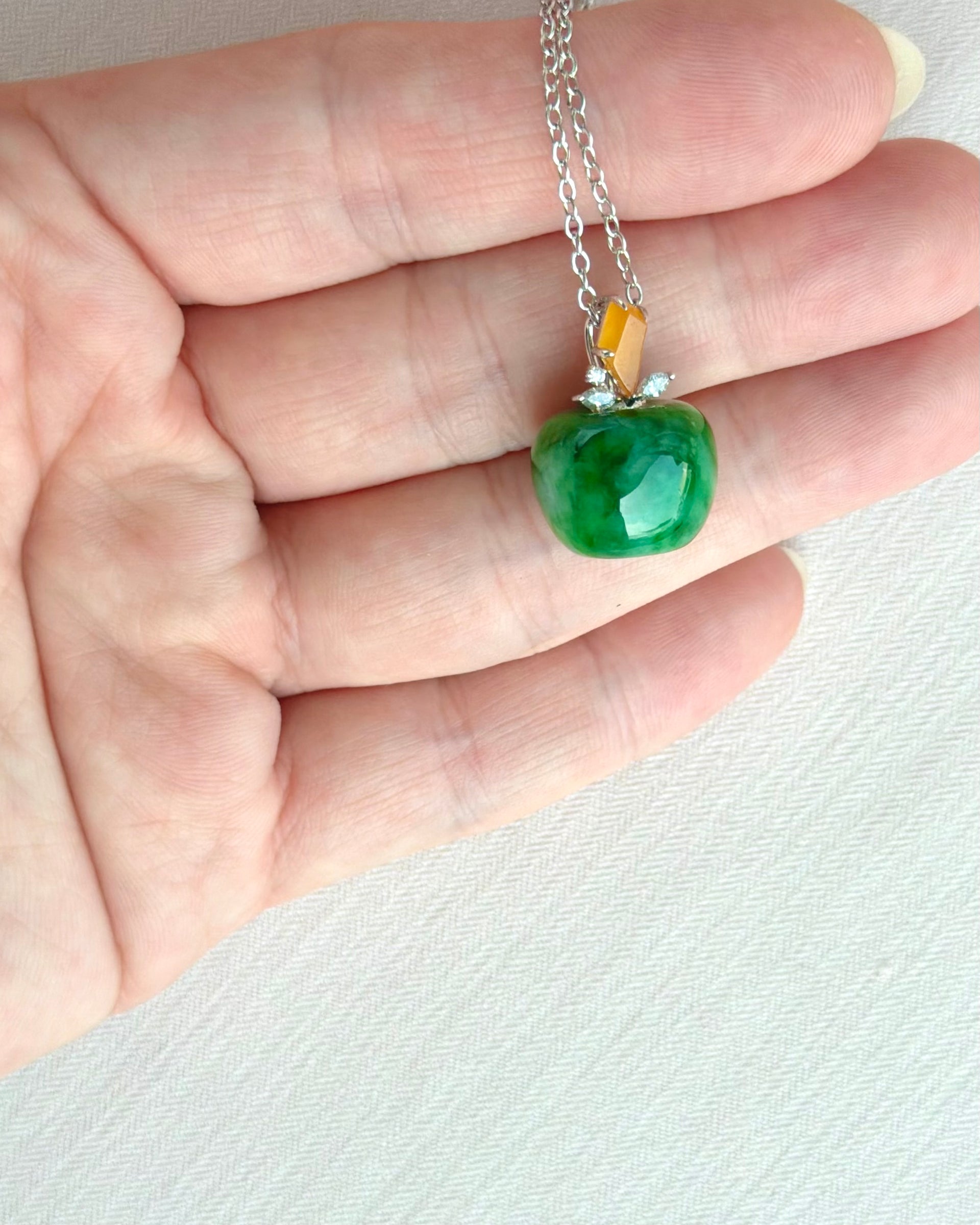 The Emerald Orchard Jade Pendant 翠林华果 (Preview)