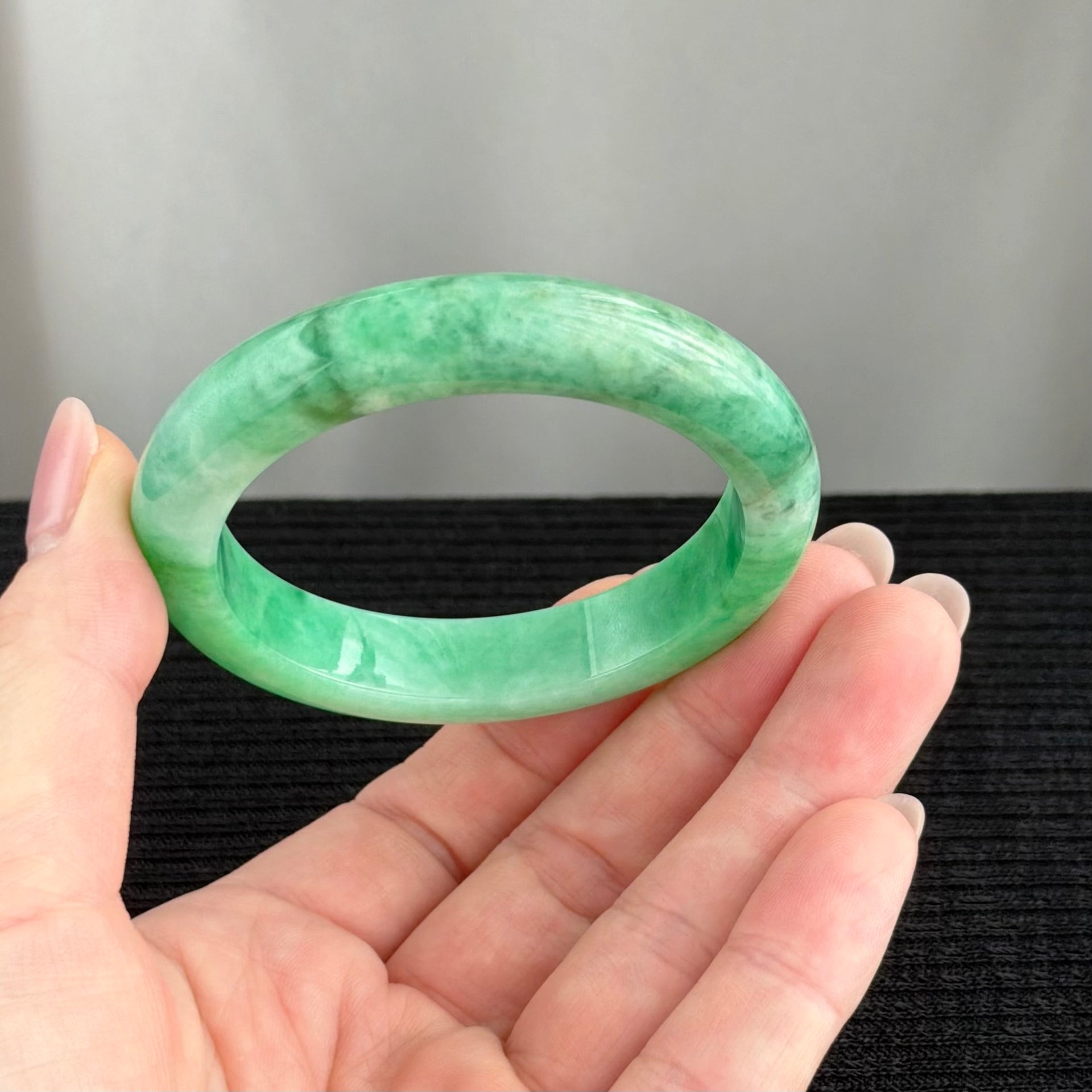 Jiuzhaigou’s Emerald Mirror 54.6mm Jadeite Bangle 九寨翠镜