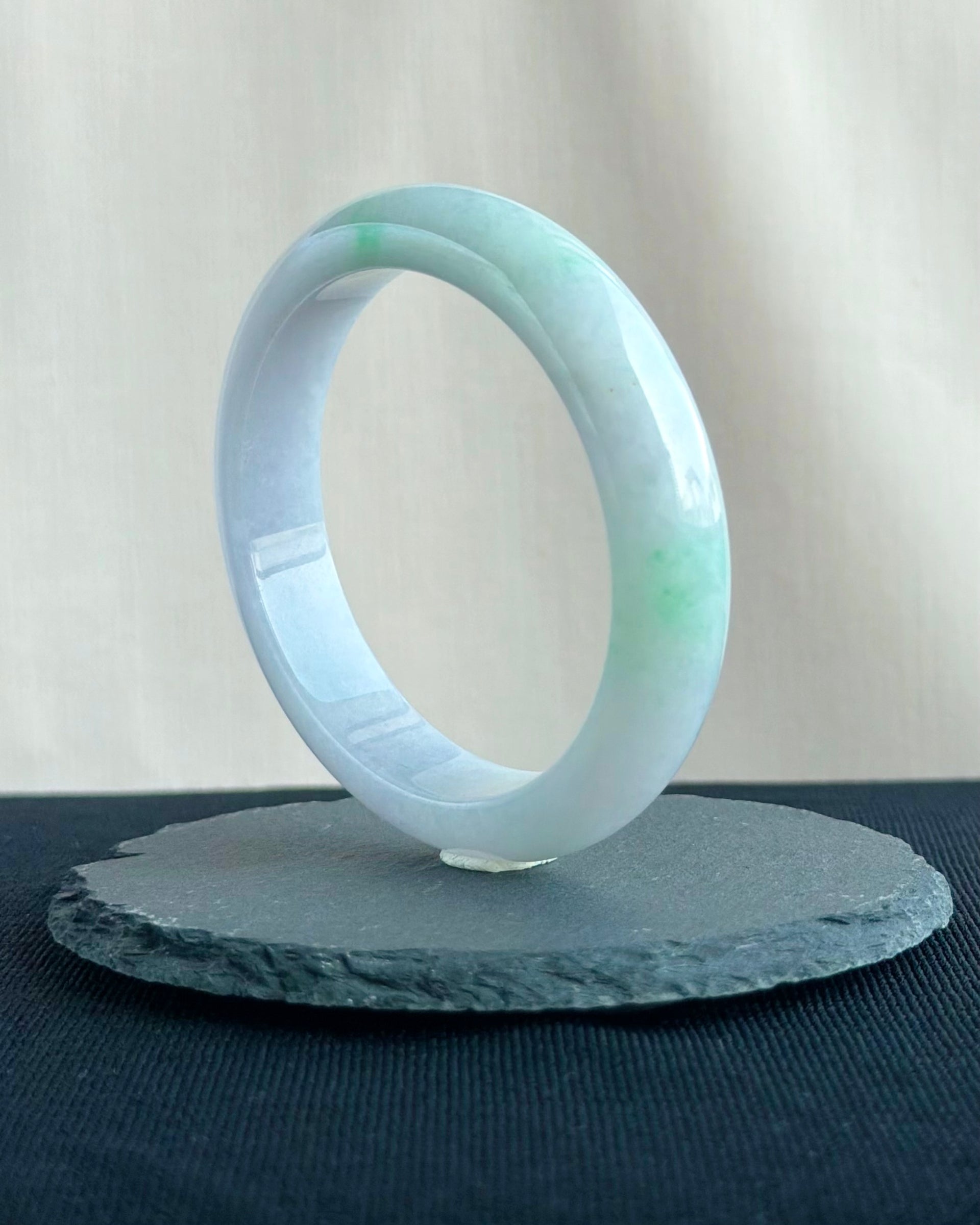 Wisteria in the Spring Rain 57.6mm Jadeite Bangle 春雨紫藤 (Preview)