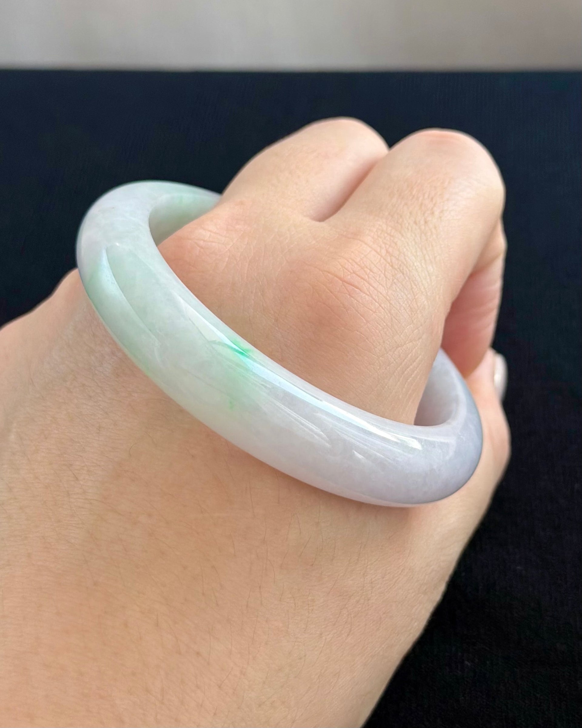 Wisteria in the Spring Rain 57.6mm Jadeite Bangle 春雨紫藤 (Preview)
