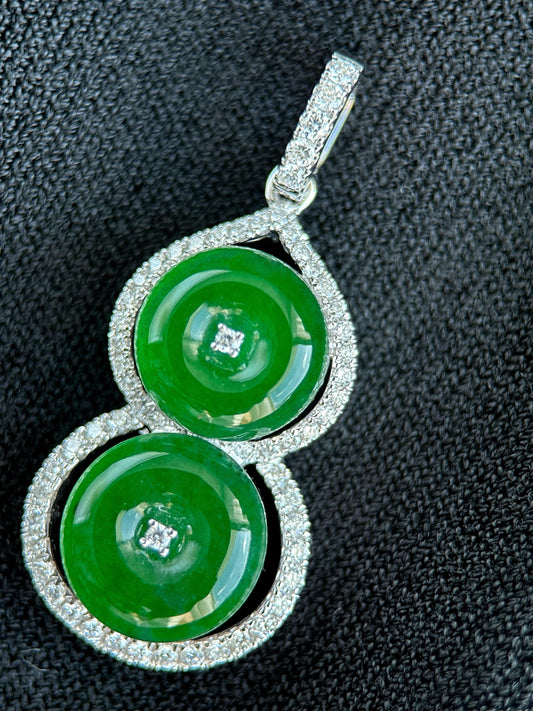 Imperial Green Halo Jadeite Pendant 御翠双环
