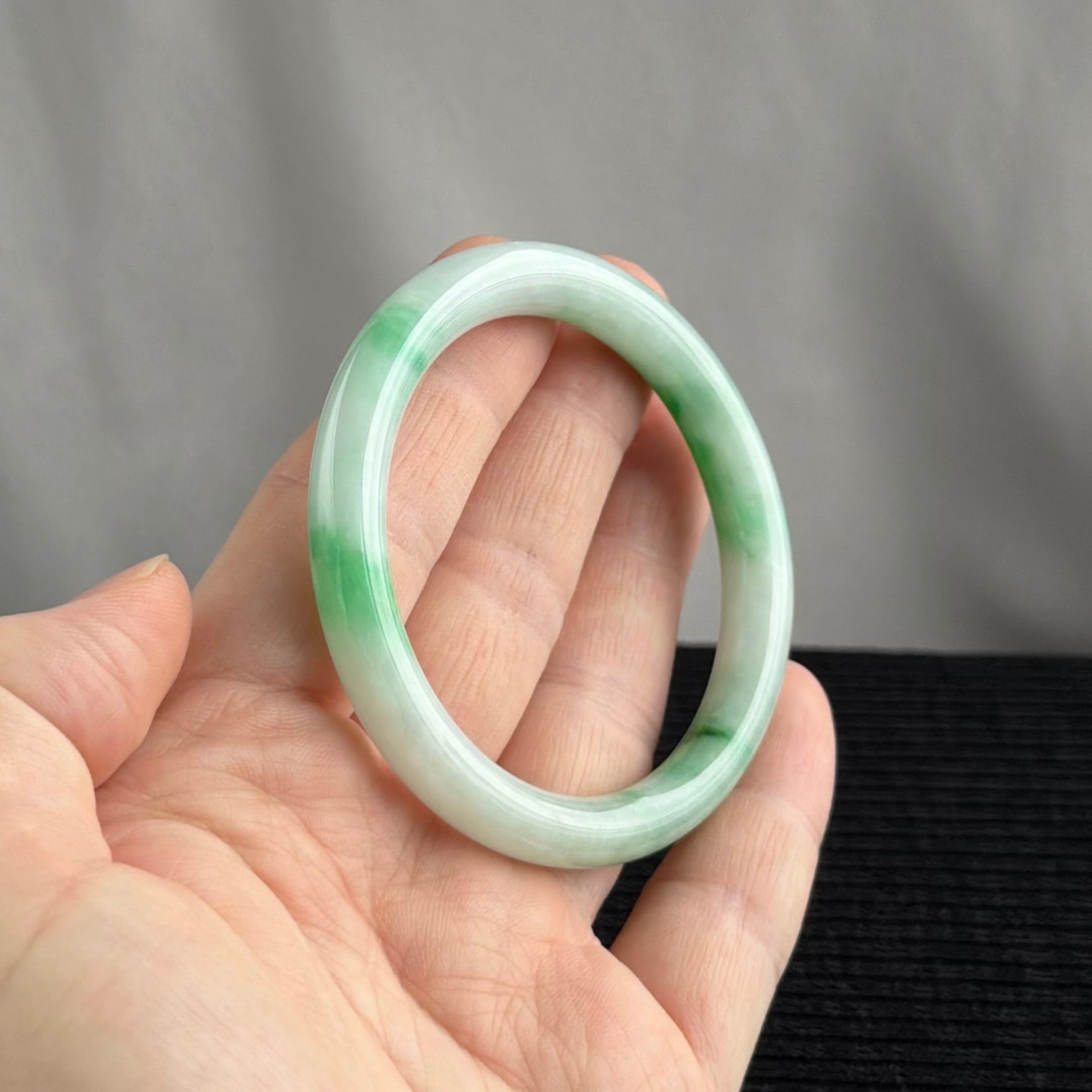 Celestial Silks Rounded Jadeite Bangle 53.1mm 天丝翠韵
