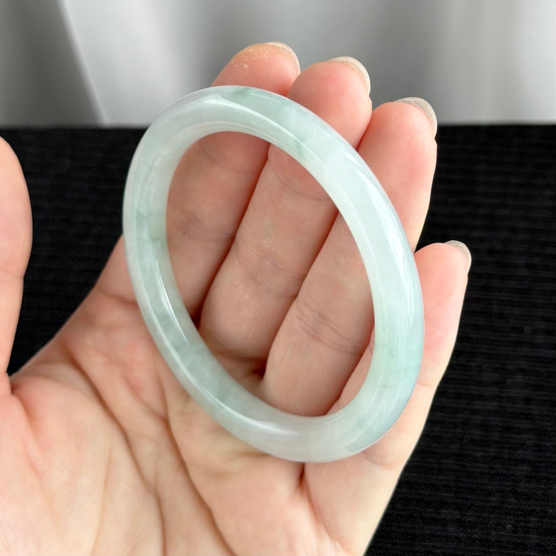 Quiet Radiance Jadeite Bangle 55.1mm 静润之光
