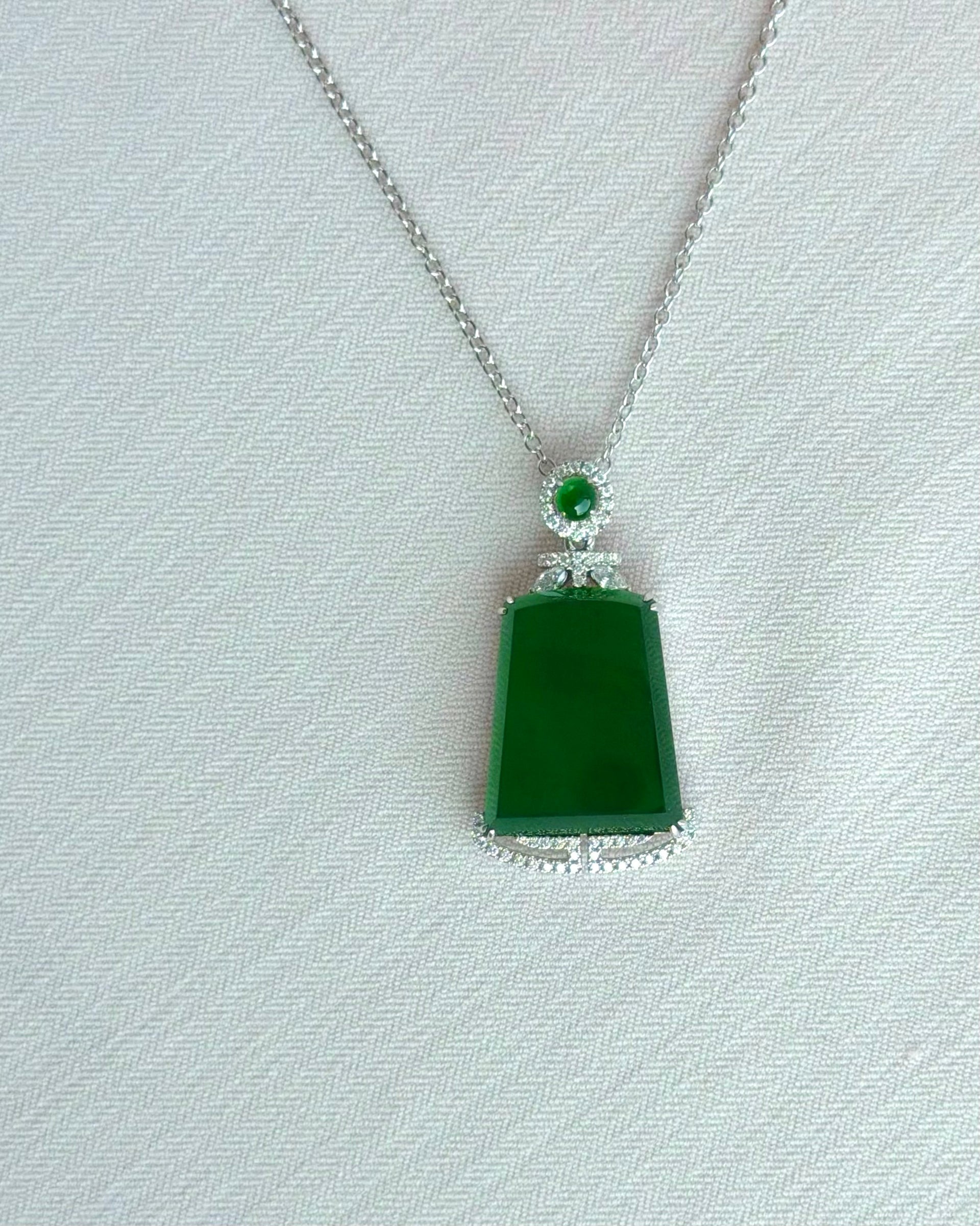 Empress's Emerald Jade Pendant 凤仪华彩 (Preview)