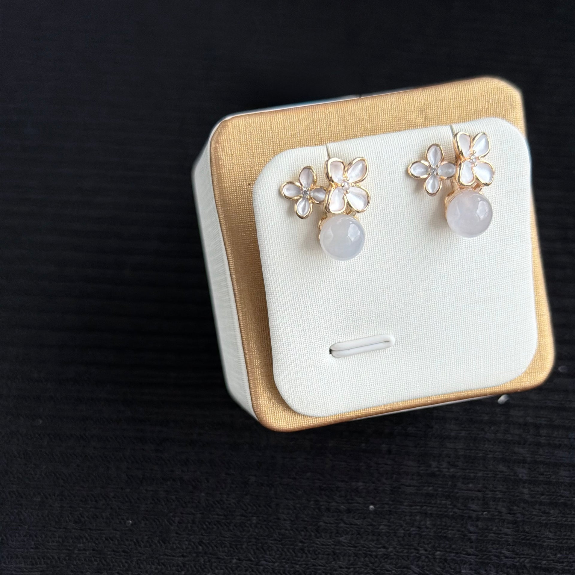 Moon-Kissed Bloom Jadeite Earrings 月吻花开