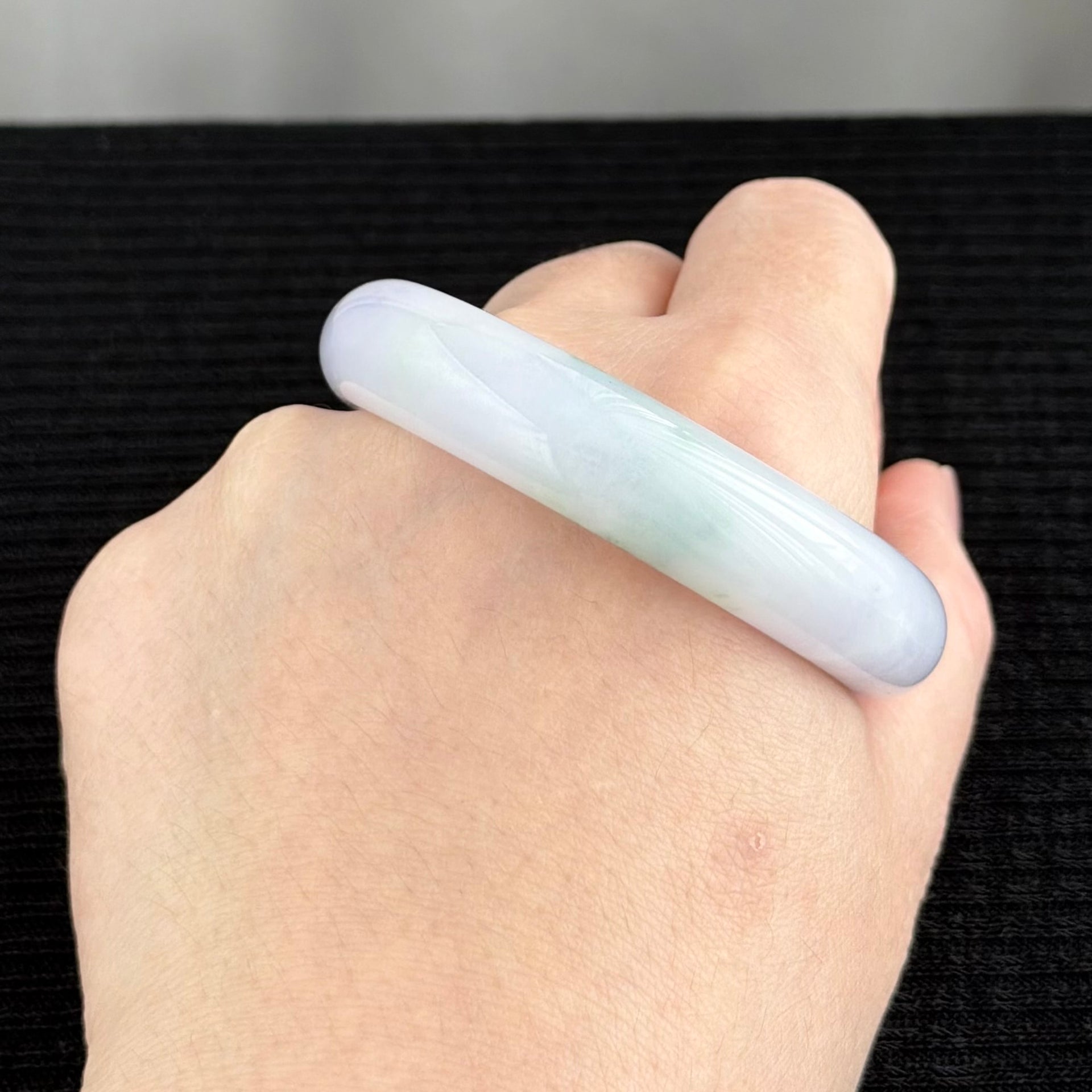 Orchids in the Hidden Valley 53.9mm Jadeite Bangle 幽谷兰香