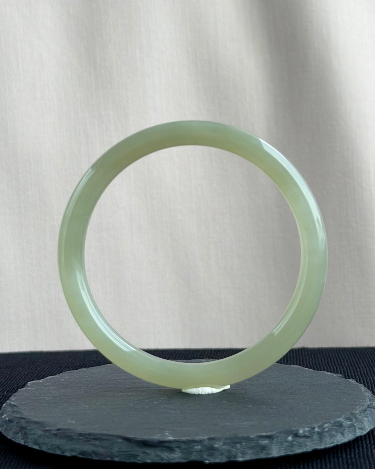 Morning Mist at Uji 57.9mm Nephrite Bangle 宇治晨雾