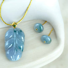 Load image into Gallery viewer, 80288 Lavender with Blue Florals Jadeite Leaf Pendant
