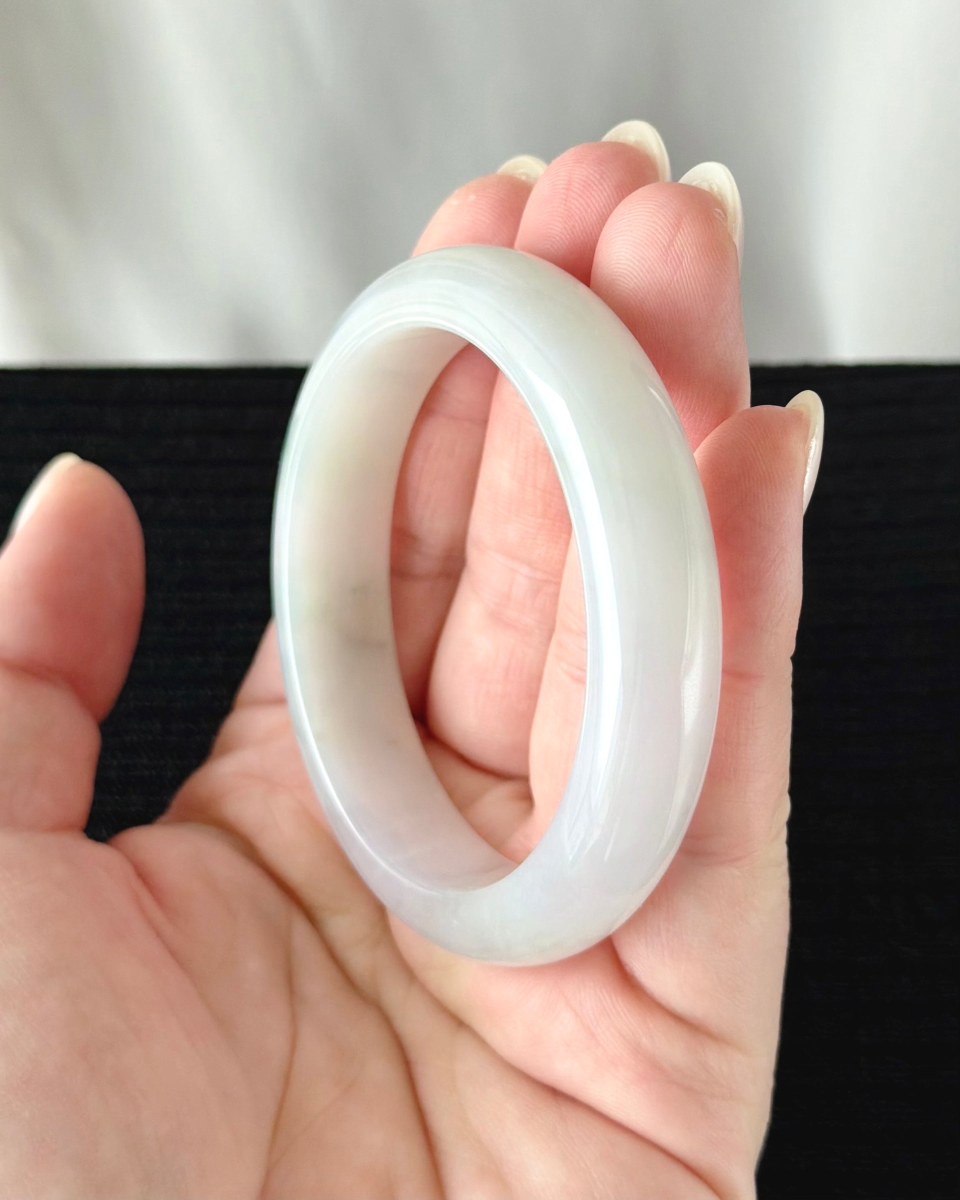 Moonlight over the Snow Lotus 53.4mm Jadeite Bangle 雪莲月影 (Preview)