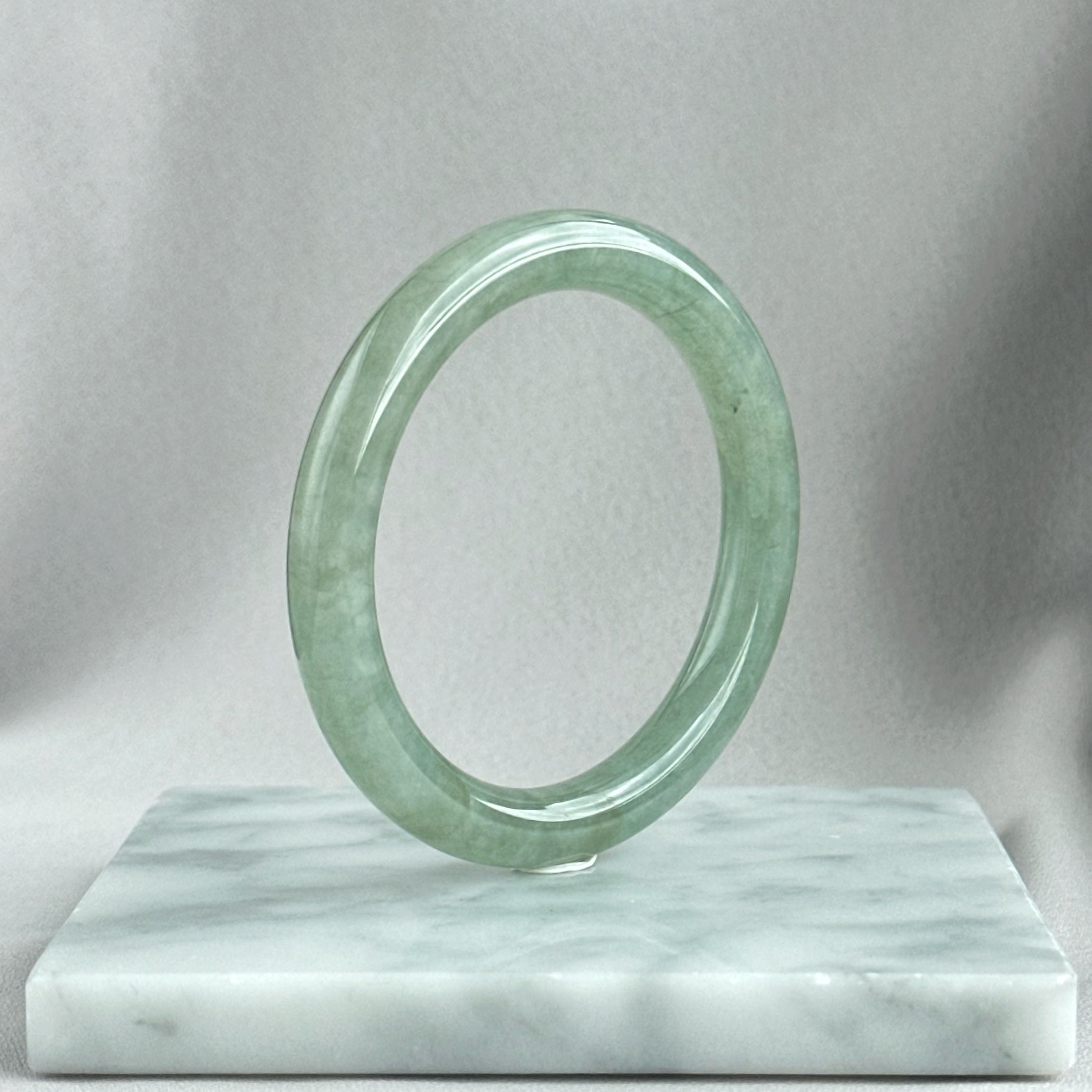 123553 53.5mm Celadon Green Rounded Jadeite Bangle