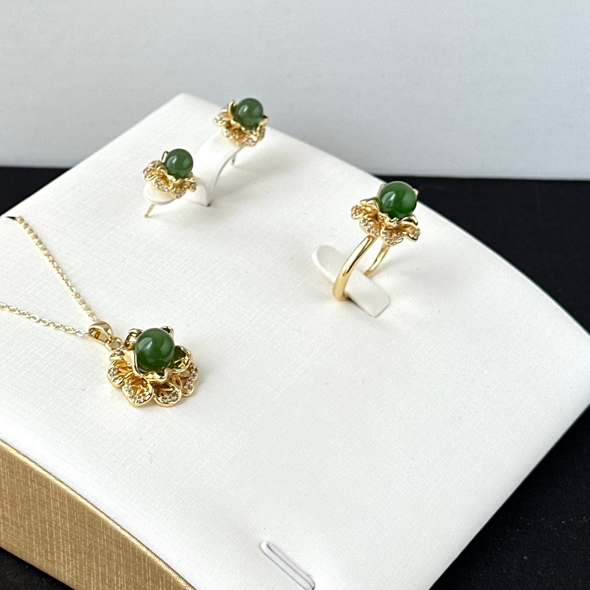 89522 Green Nephrite Jade 3-pcs Set
