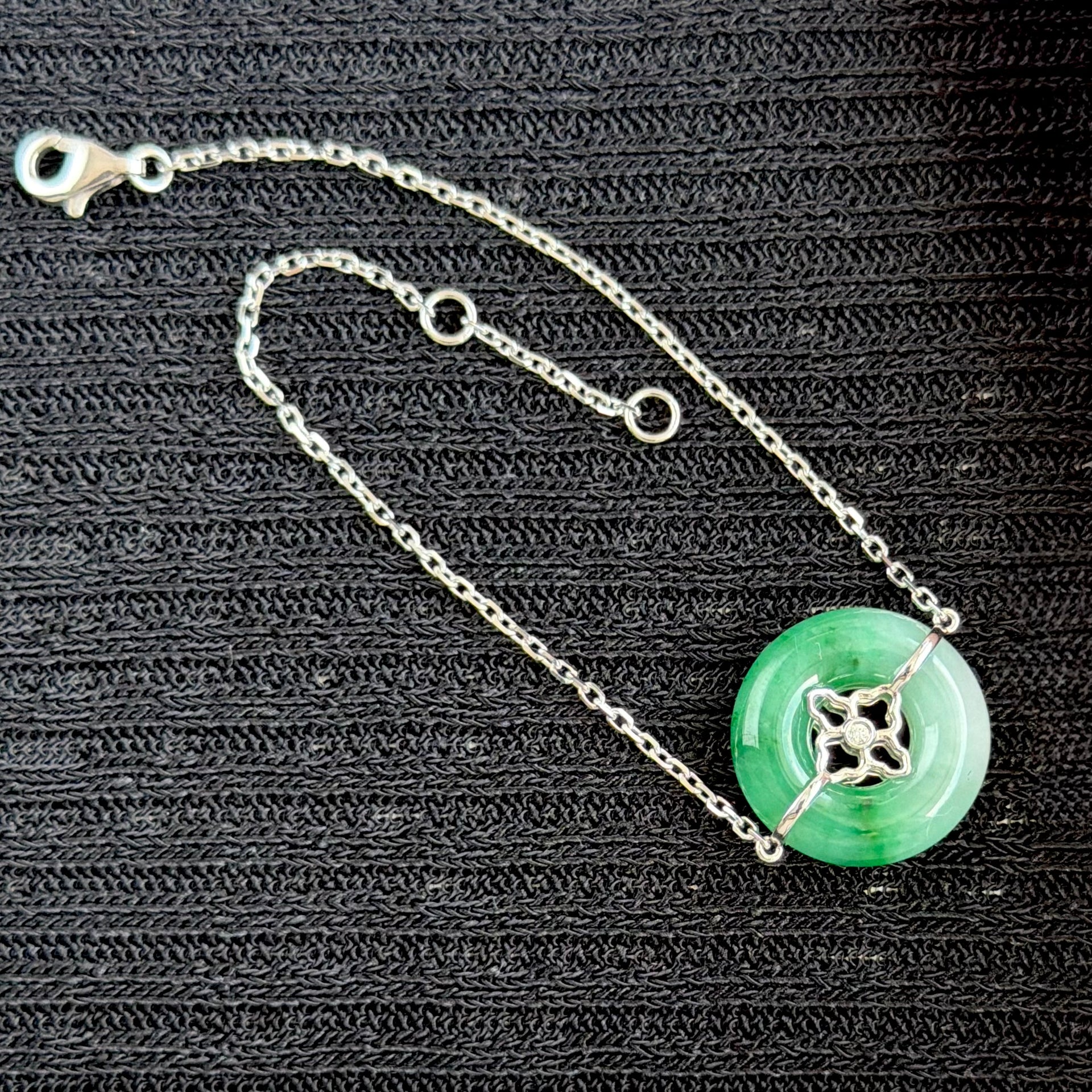 The Verdant Pulse Jadeite Bracelet 翠色惊鸿
