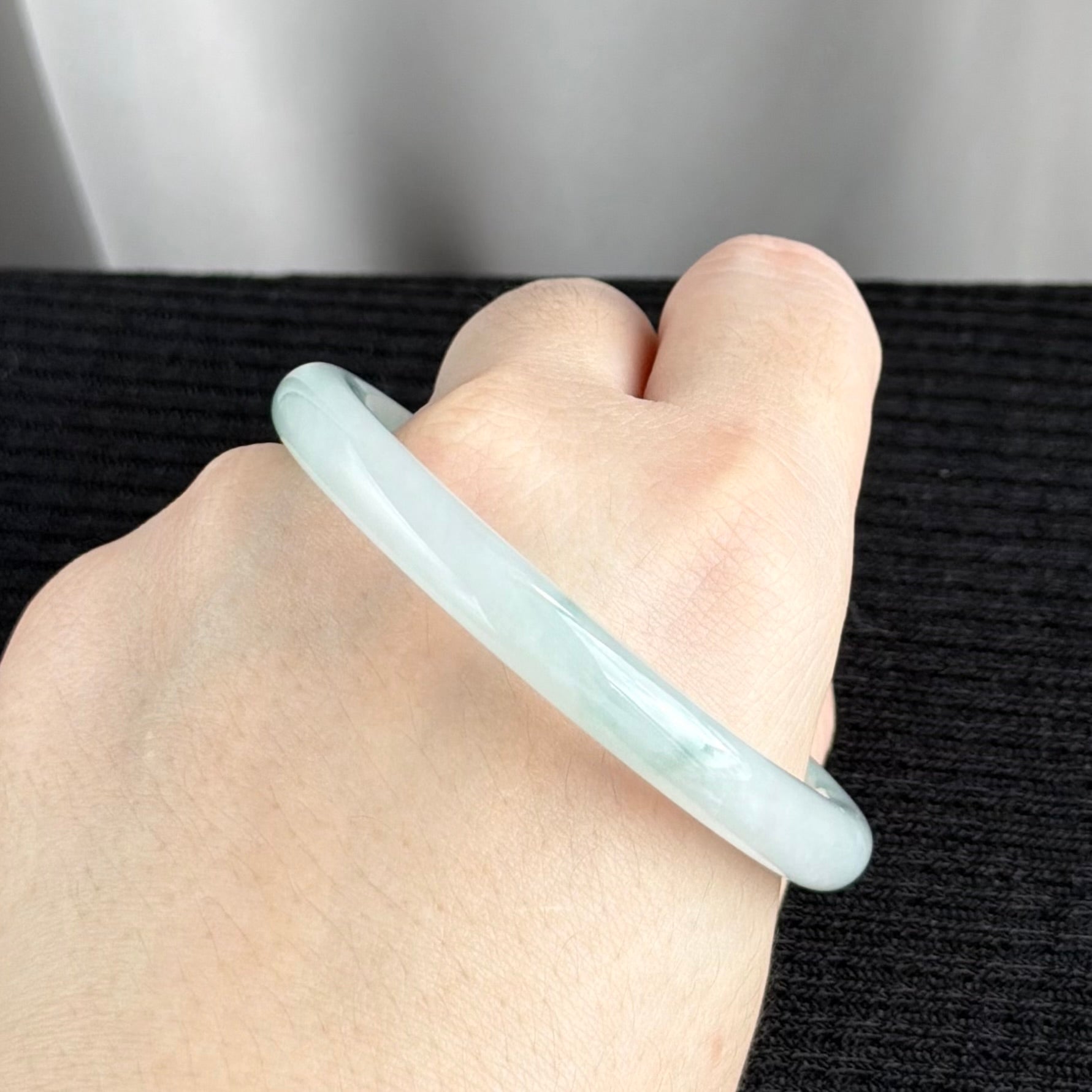 Quiet Radiance Jadeite Bangle 55.1mm 静润之光