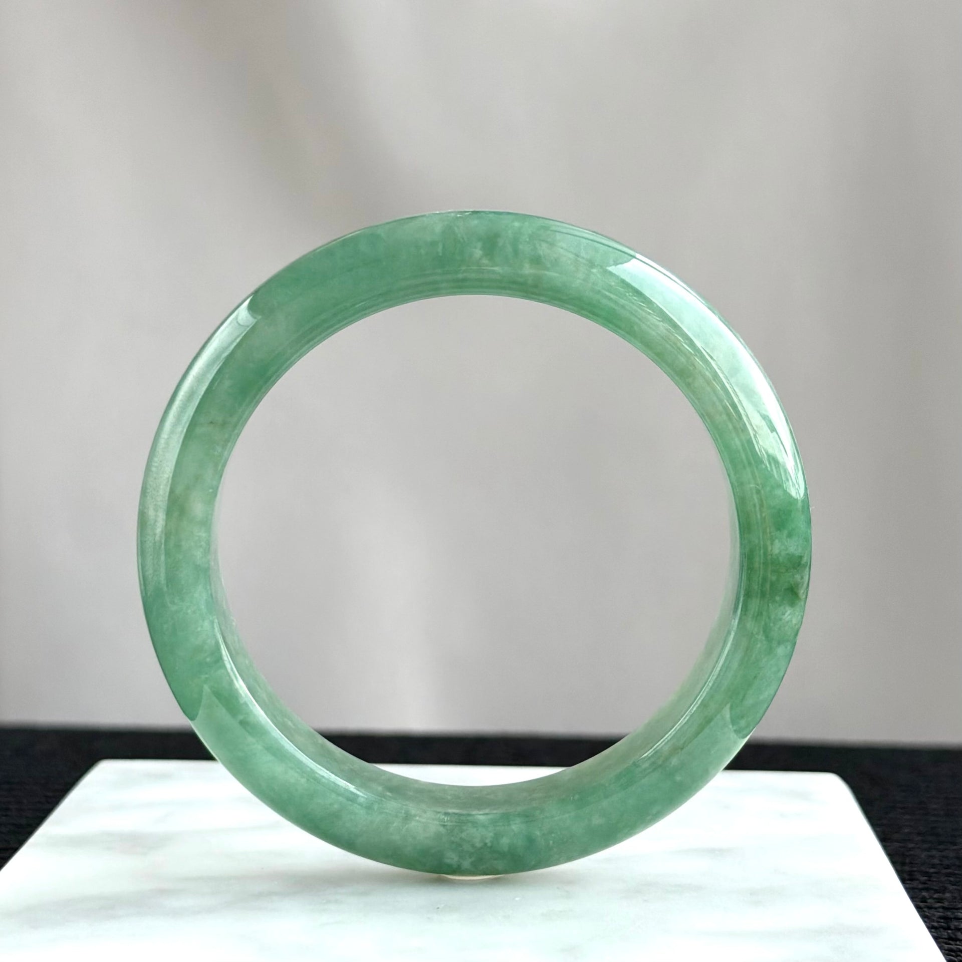 Spring Morning in Jiangnan Jadeite Bangle 55.3mm 江南春晓