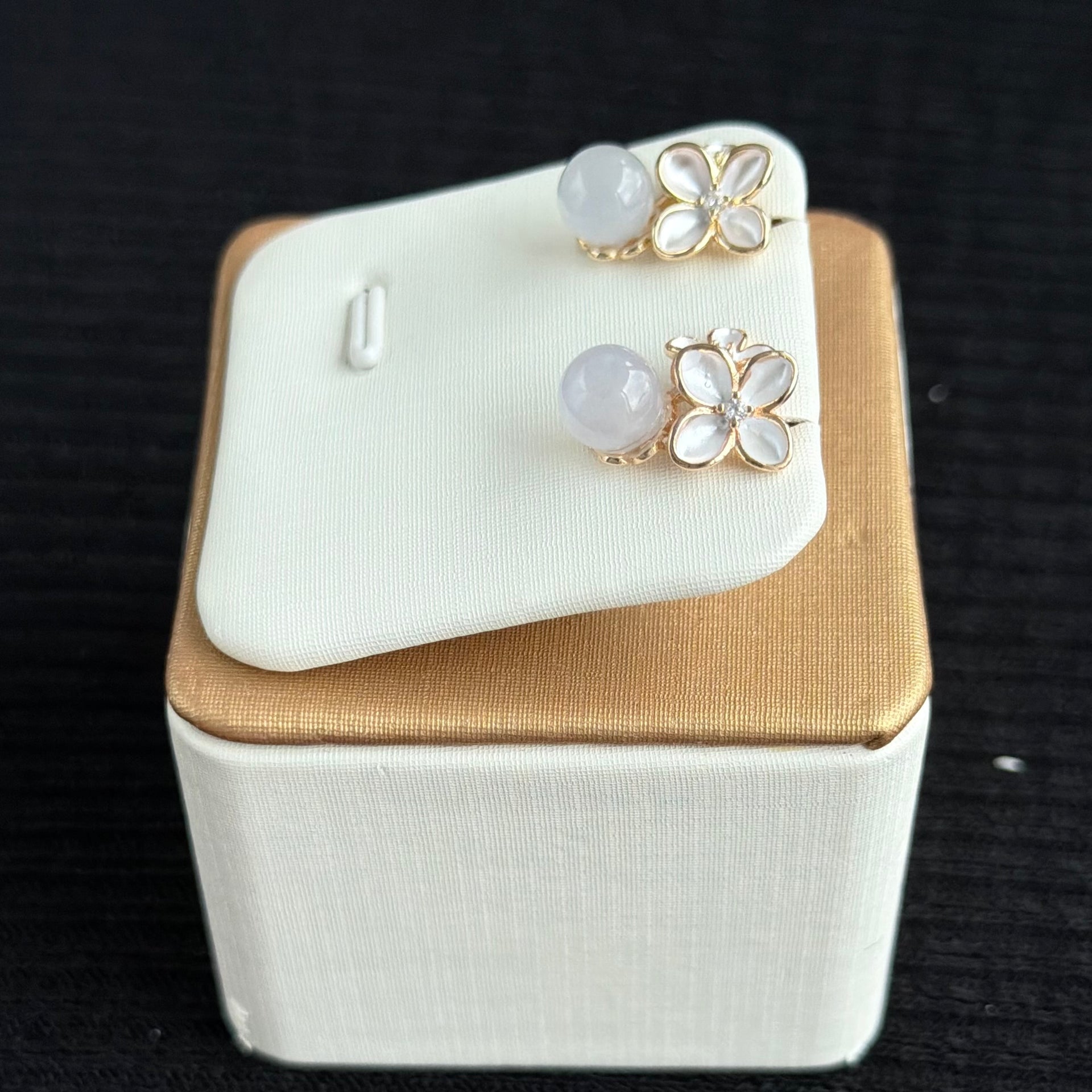 Moon-Kissed Bloom Jadeite Earrings 月吻花开