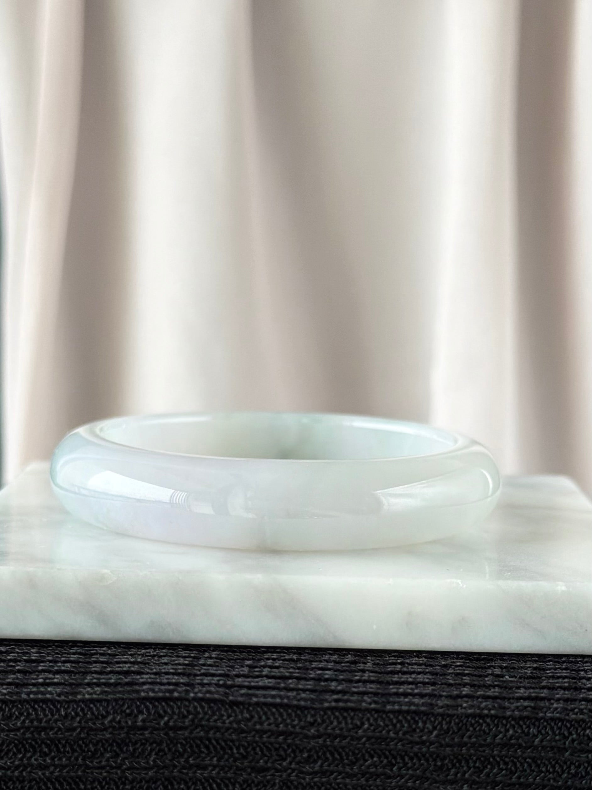 Moonlight over the Snow Lotus 53.4mm Jadeite Bangle 雪莲月影 (Preview)