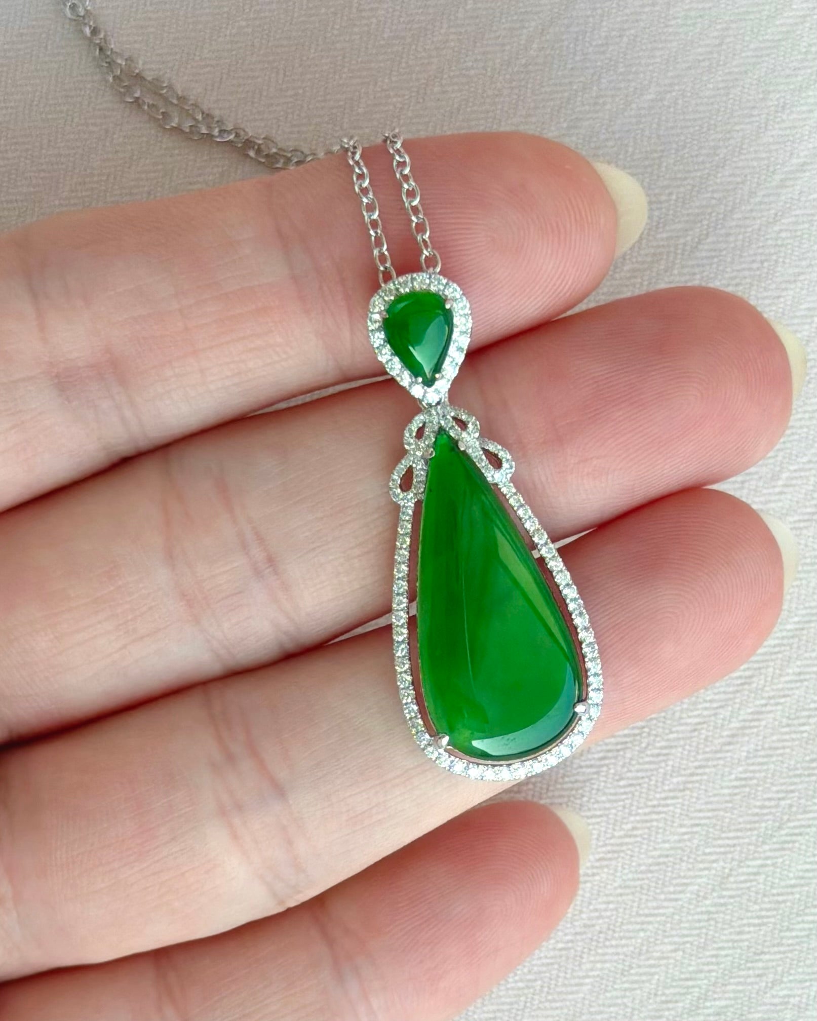 Imperial Emerald Jade Pendant 帝王凝露 (Preview)