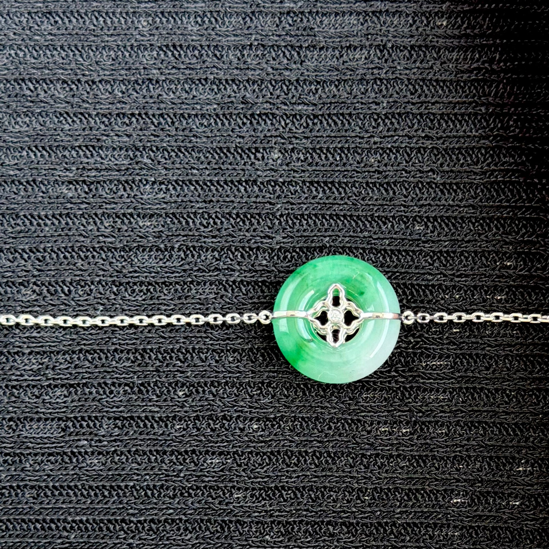 The Verdant Pulse Jadeite Bracelet 翠色惊鸿