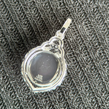 Load image into Gallery viewer, Emerald Dewdrop Jadeite Pendant 翠滴流光
