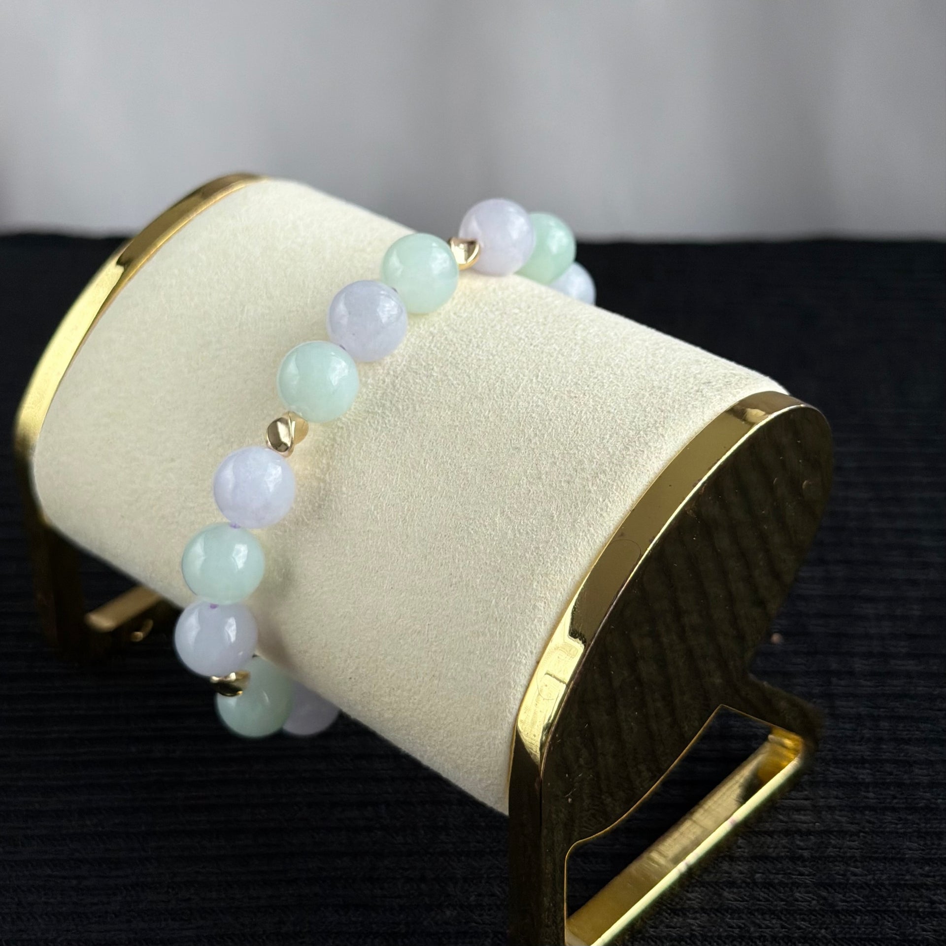 Spring Hush 10mm Jade Bracelet 春静