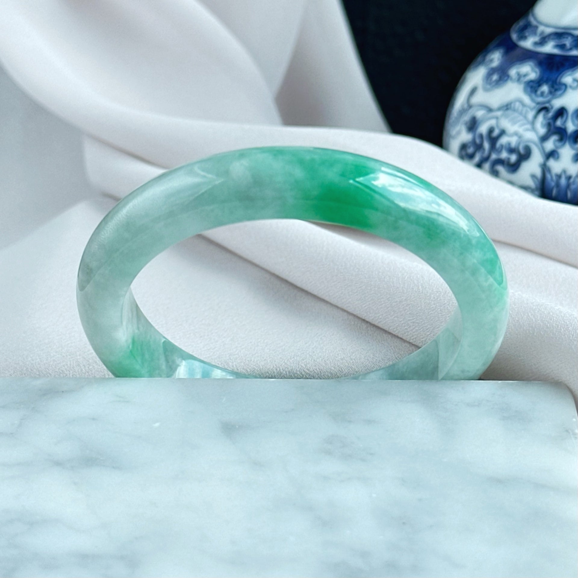 翠融初雪 Jade Meets First Snow Jadeite Bangle 55.4 mm
