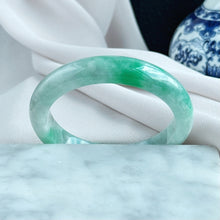 Load image into Gallery viewer, 55.4 mm 翠融初雪 Jade Meets First Snow Jadeite Bangle

