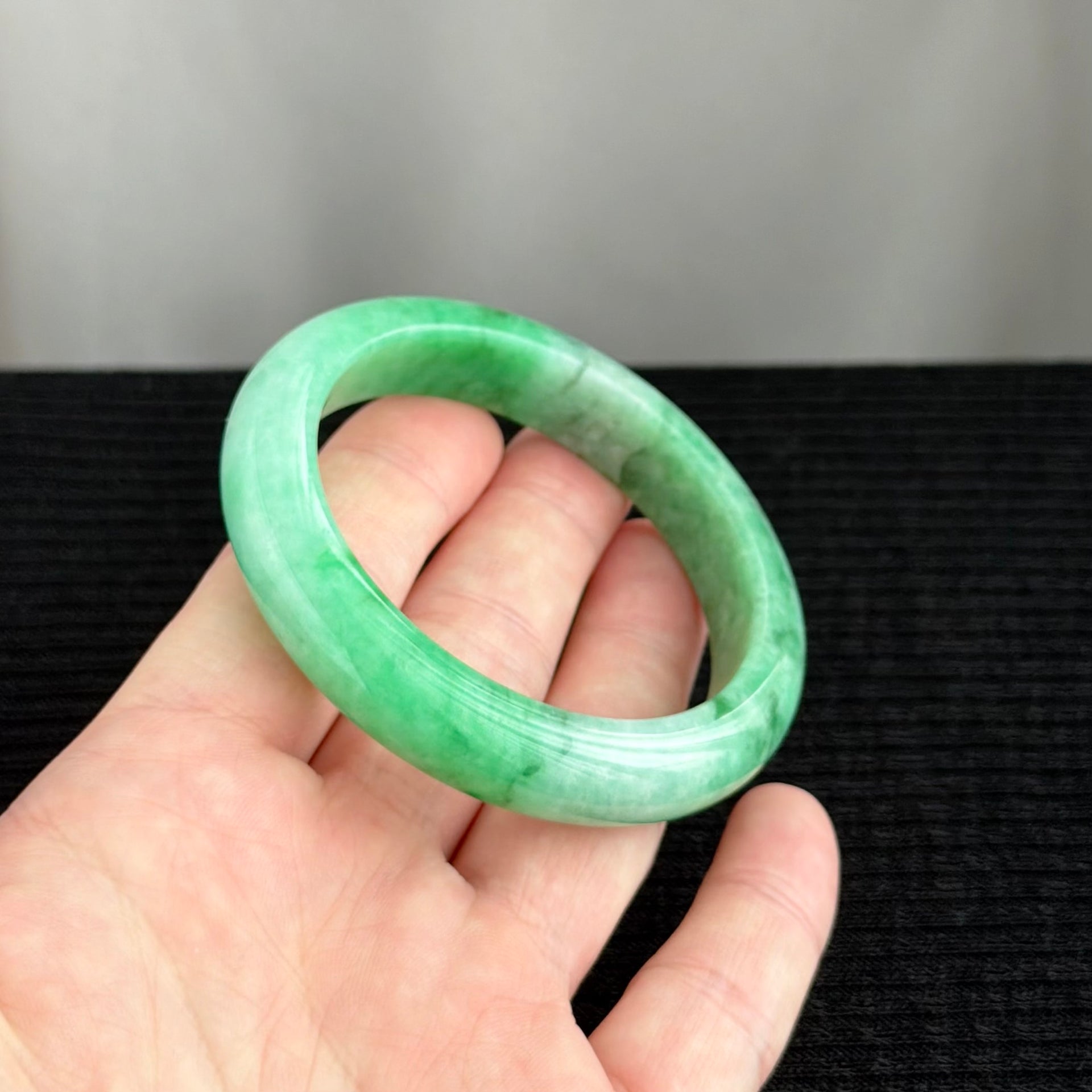 Jiuzhaigou’s Emerald Mirror 54.6mm Jadeite Bangle 九寨翠镜
