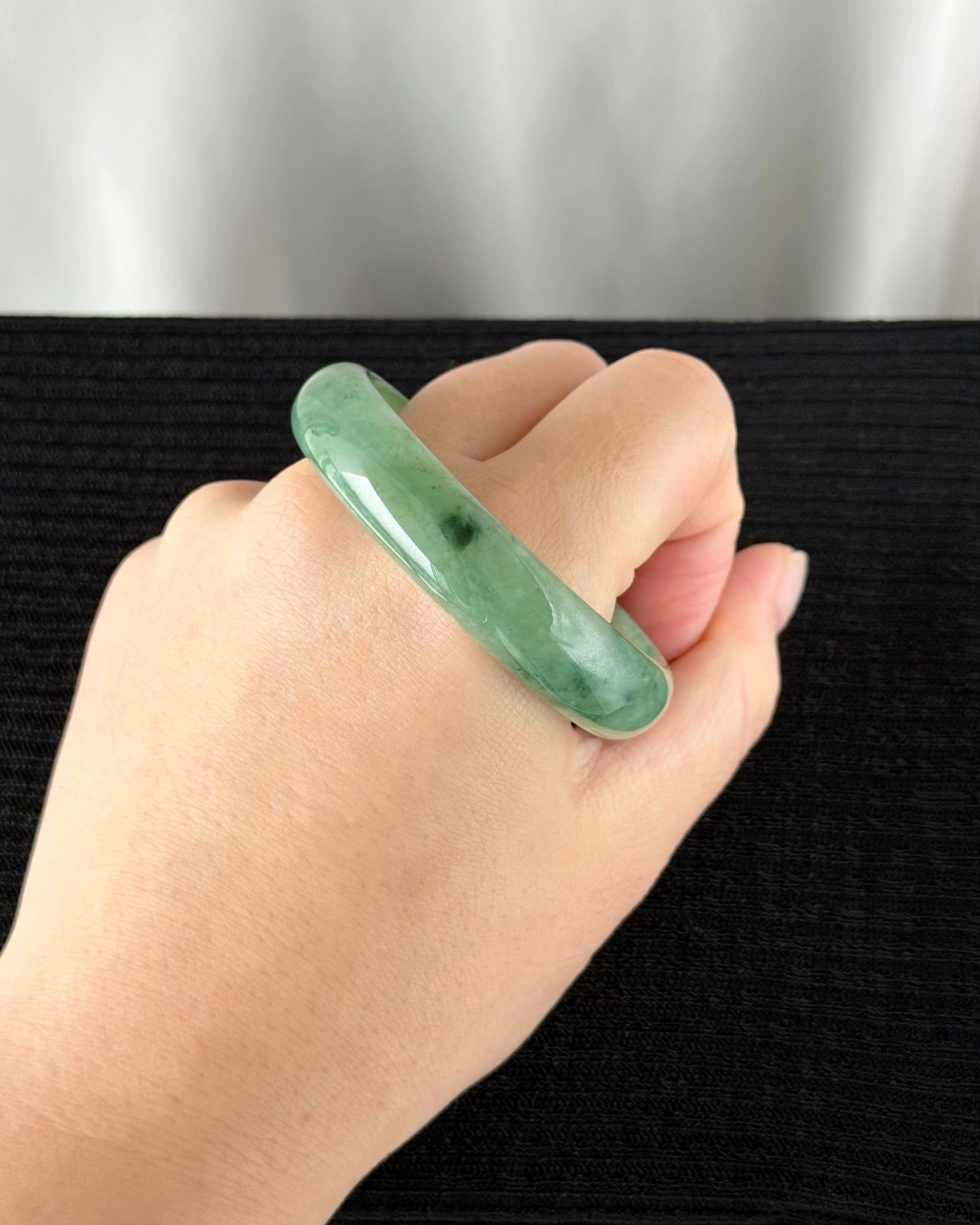 Emerald Bamboo Grove 53.4mm Oval Jadeite Bangle 翠竹深幽 (Preview)