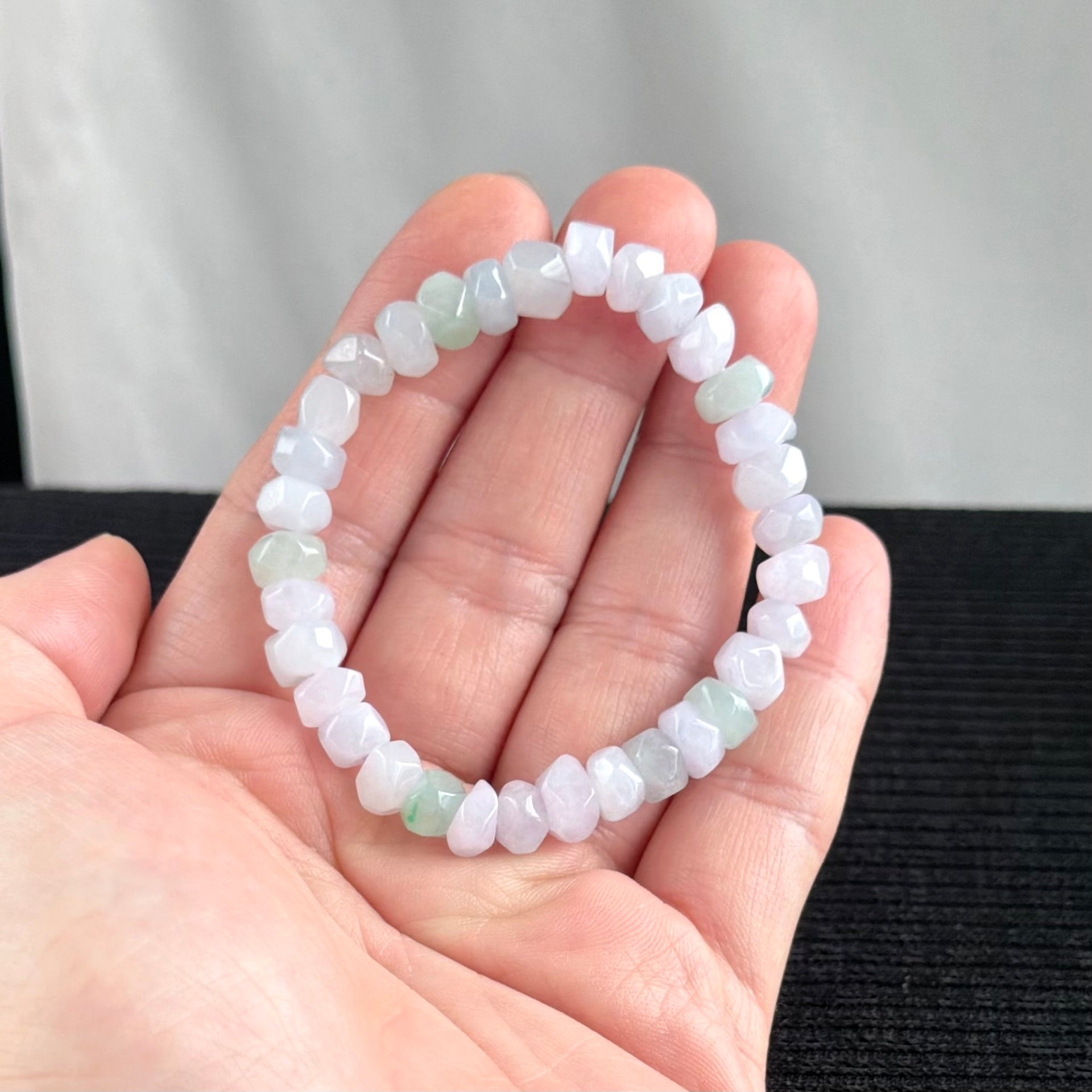 Pavilion Facets Diamond-Cut Jadeite Bracelet 玉亭菱采