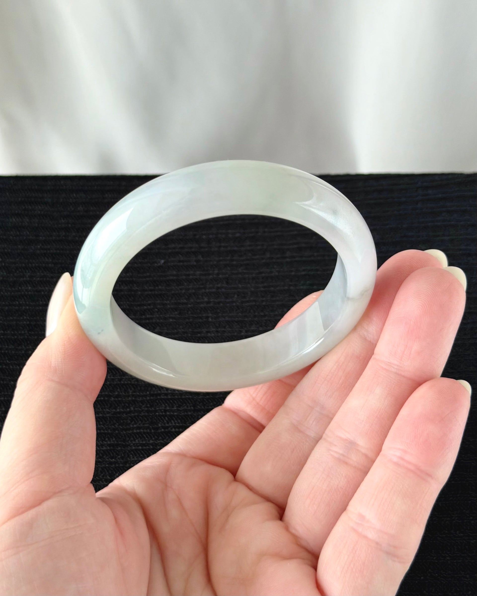 Moonlight over the Snow Lotus 53.4mm Jadeite Bangle 雪莲月影 (Preview)