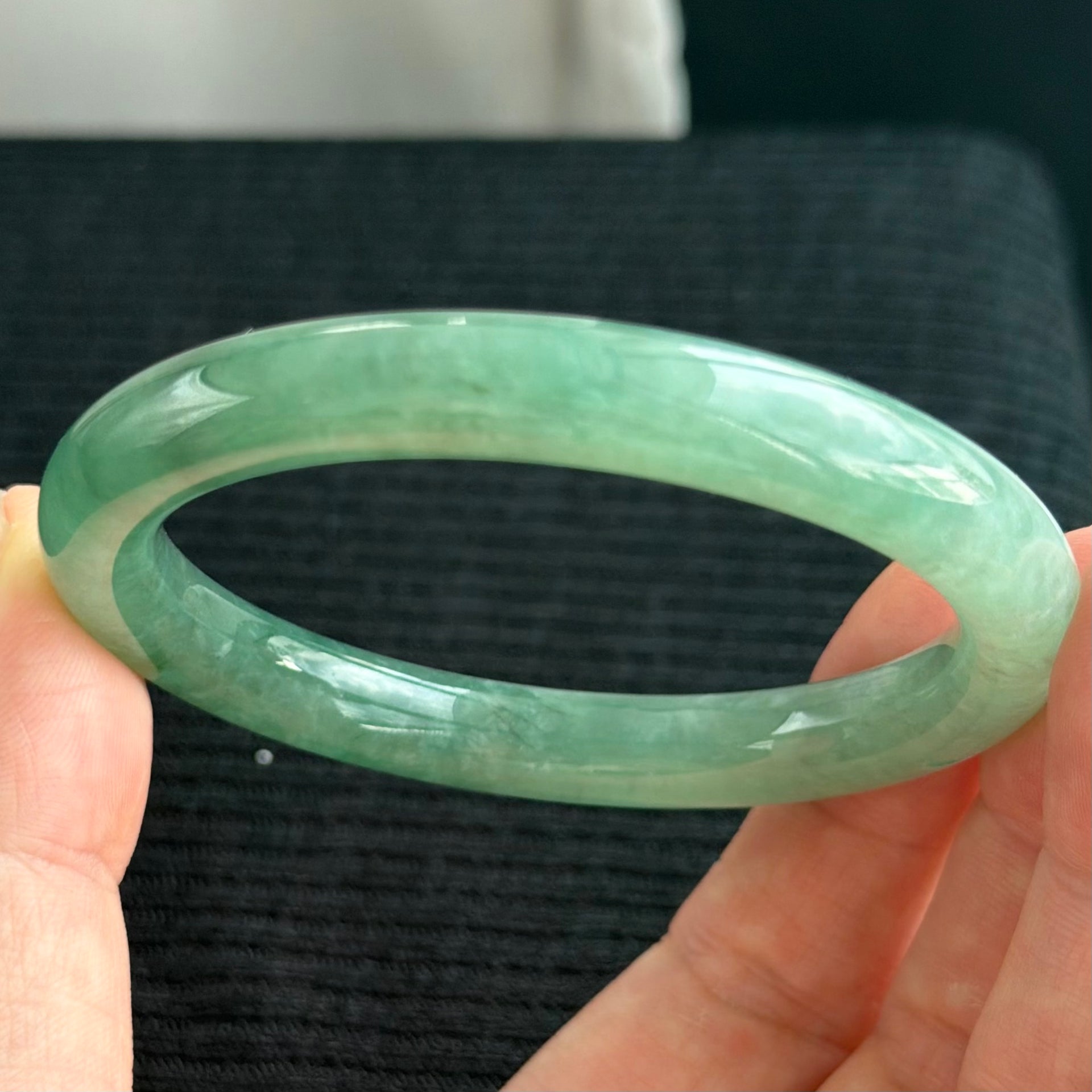 West Lake Morning Veil Rounded Jadeite Bangle 57.7mm 西湖朝纱