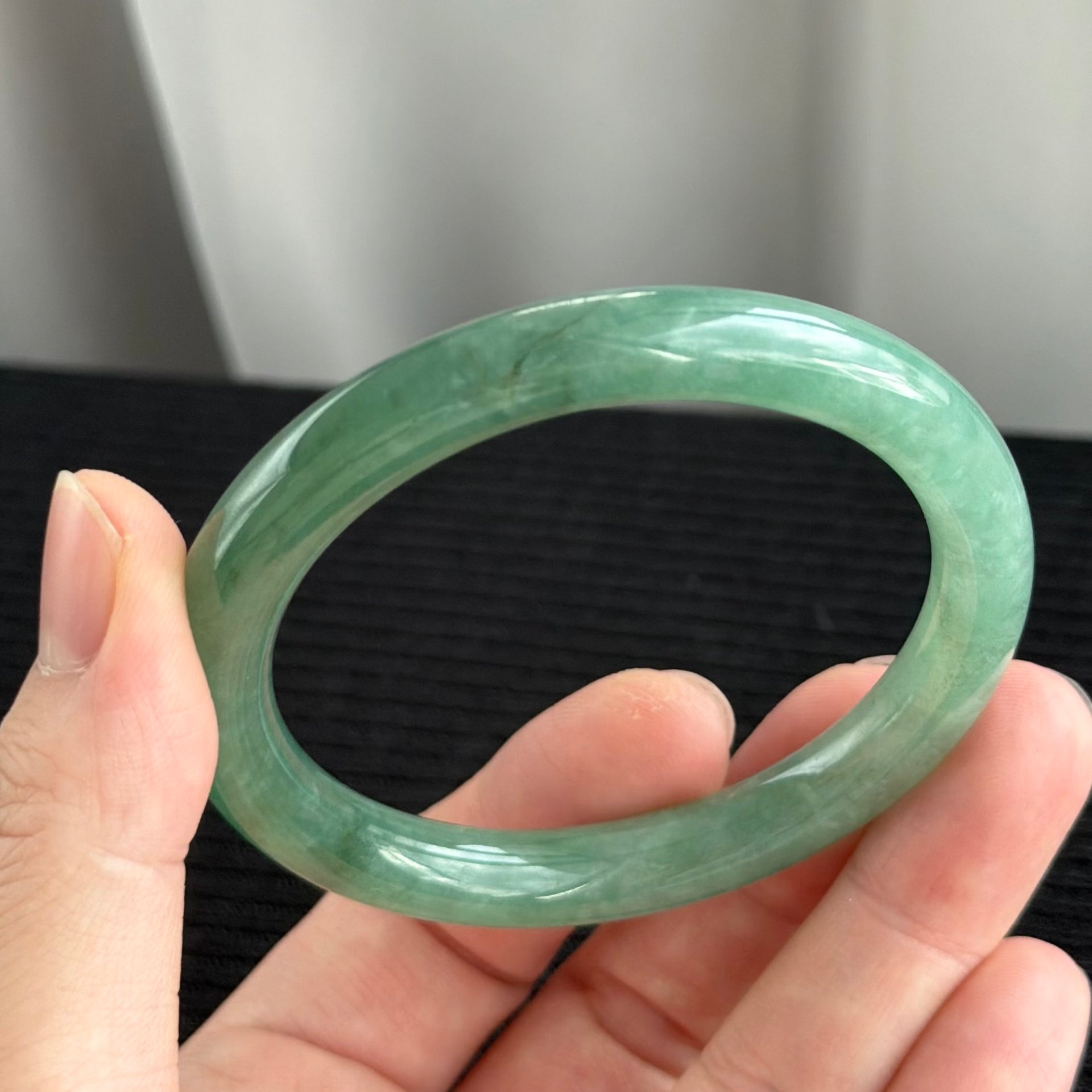 West Lake Morning Veil Rounded Jadeite Bangle 57.7mm 西湖朝纱