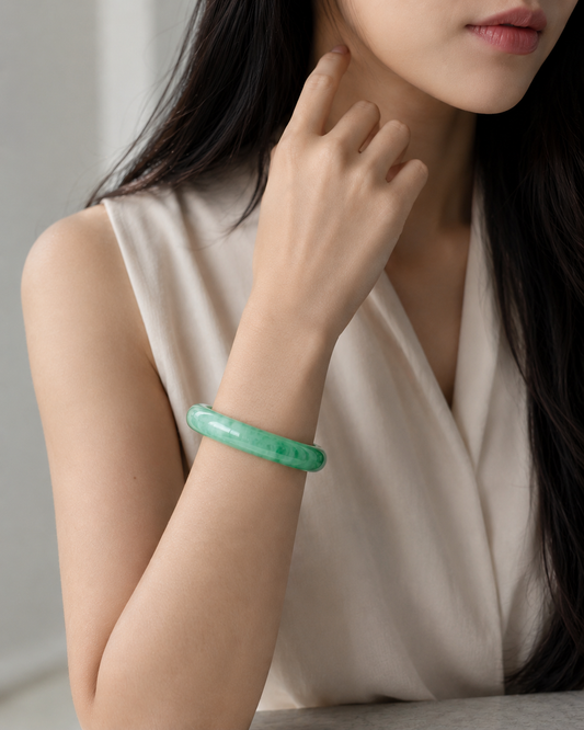 Jiuzhaigou’s Emerald Mirror 54.6mm Jadeite Bangle 九寨翠镜