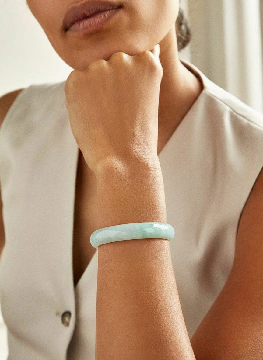 Blooming Breeze Oval Jadeite Bangle 51.9mm 翠绽清风