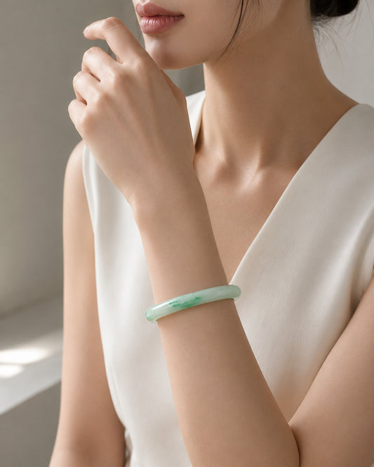 Spring Snow & the Sunlit Sprout Jadeite Bangle 56.2mm 春雪初霁