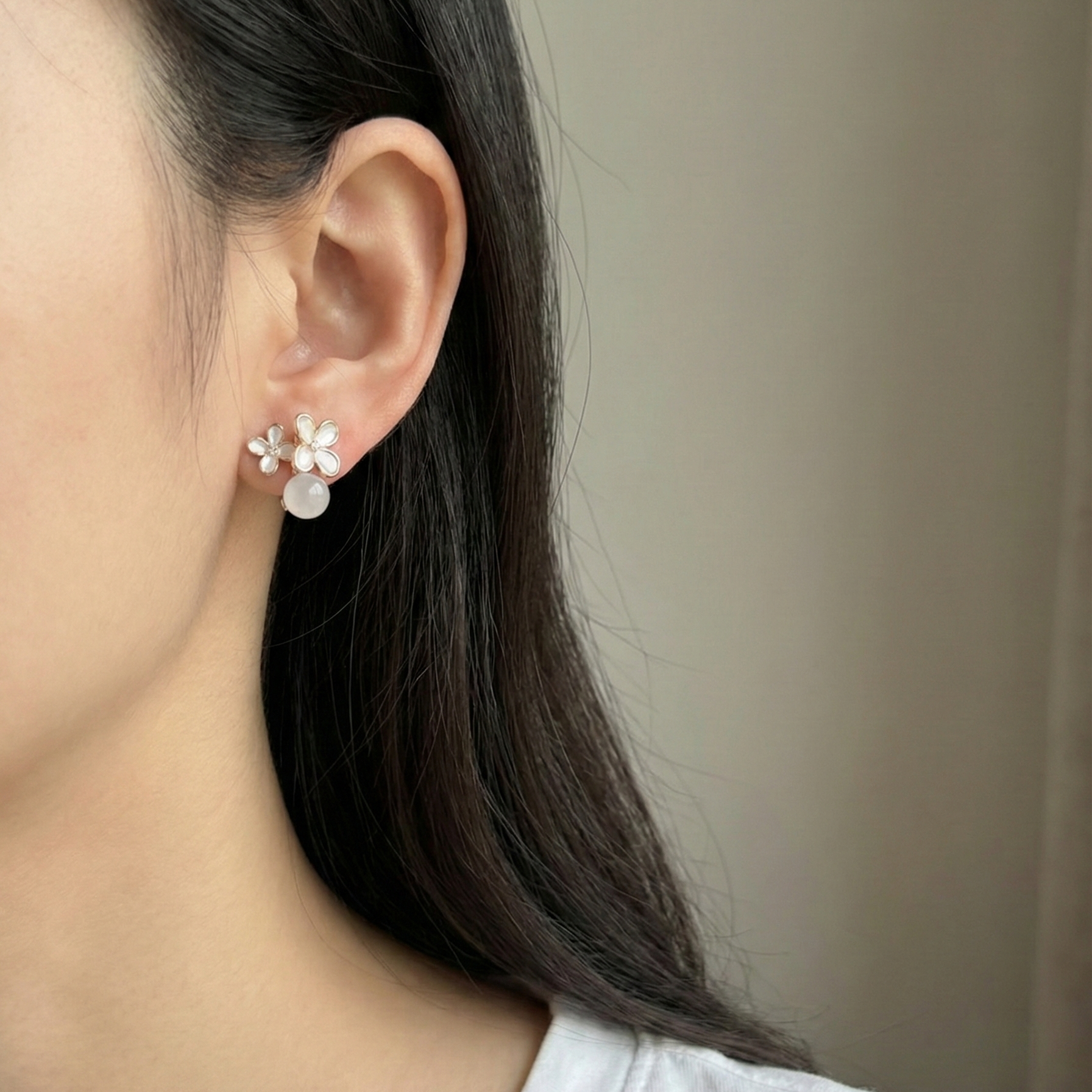 Moon-Kissed Bloom Jadeite Earrings 月吻花开