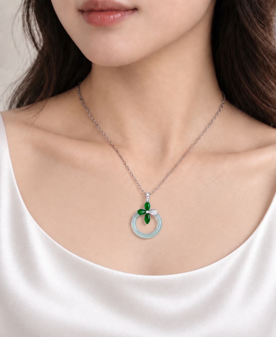 Clover's Embrace Jade Pendant 三叶环抱 (Preview)