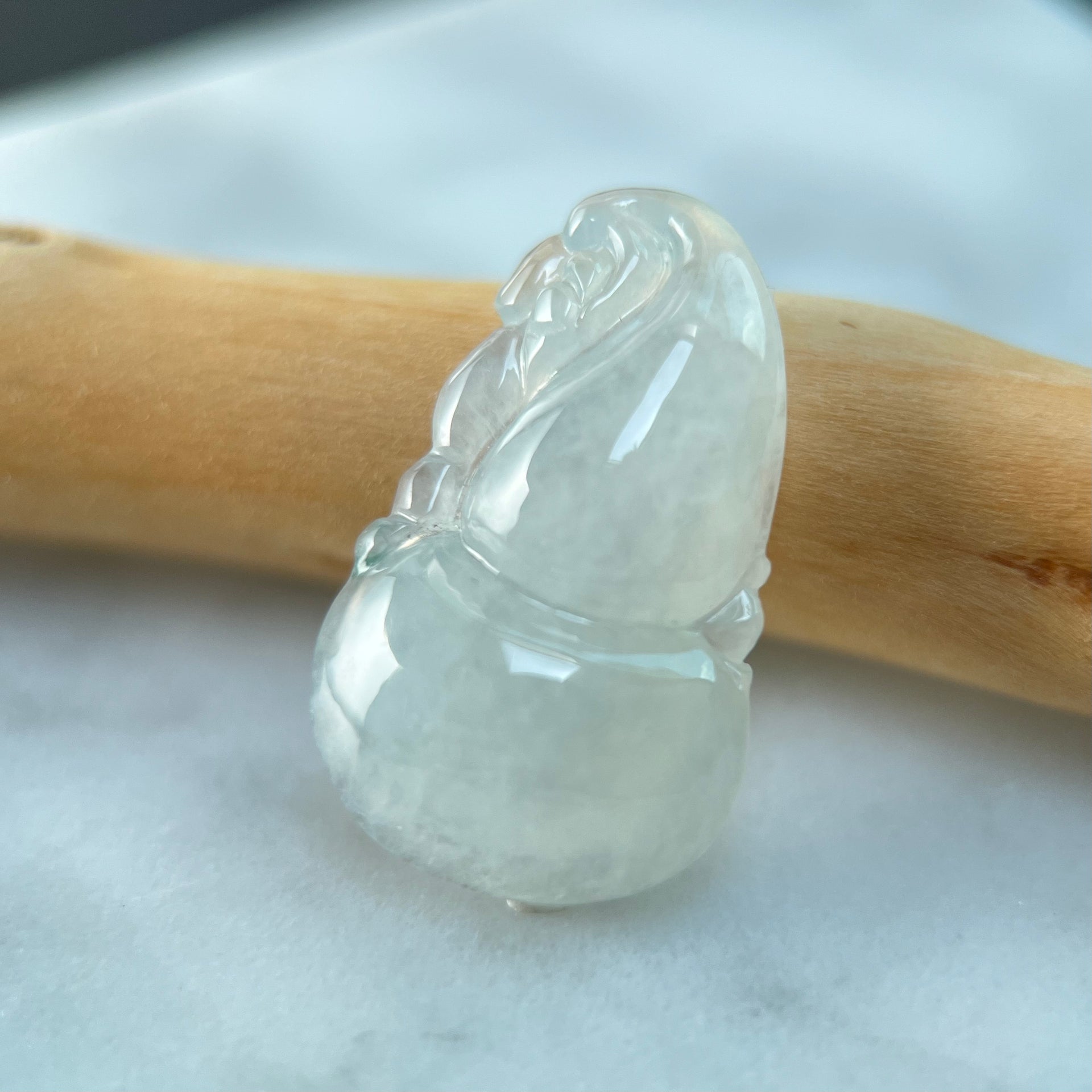 11533 Icy White Jade Gourd Hulu