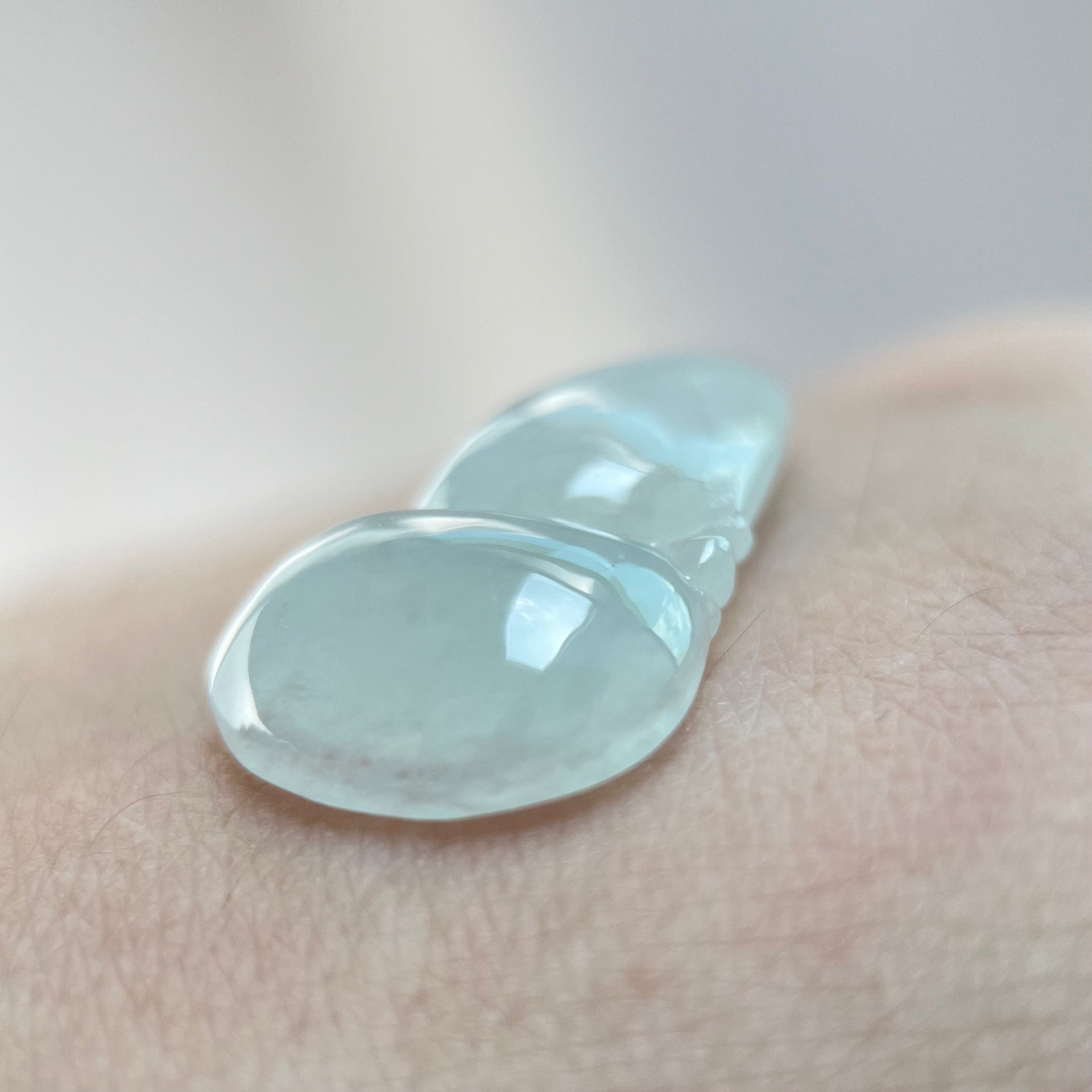 11533 Icy White Jade Gourd Hulu