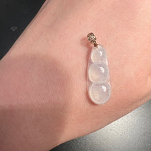 Load image into Gallery viewer, 11188 18K Yellow Gold Highly Translucent Icy Colourless Bean Jadeite Pendant
