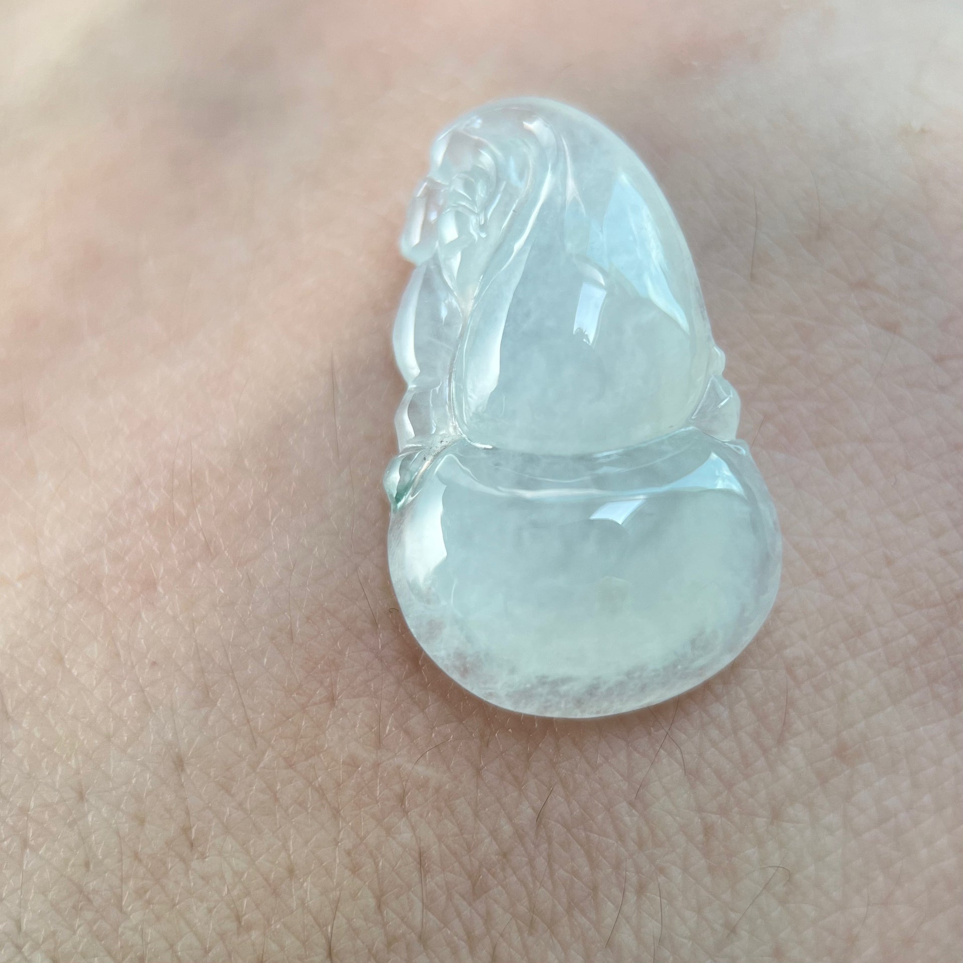 11533 Icy White Jade Gourd Hulu