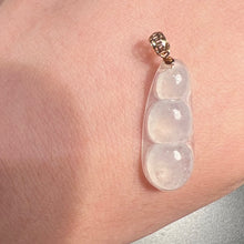 Load image into Gallery viewer, 11188 18K Yellow Gold Highly Translucent Icy Colourless Bean Jadeite Pendant
