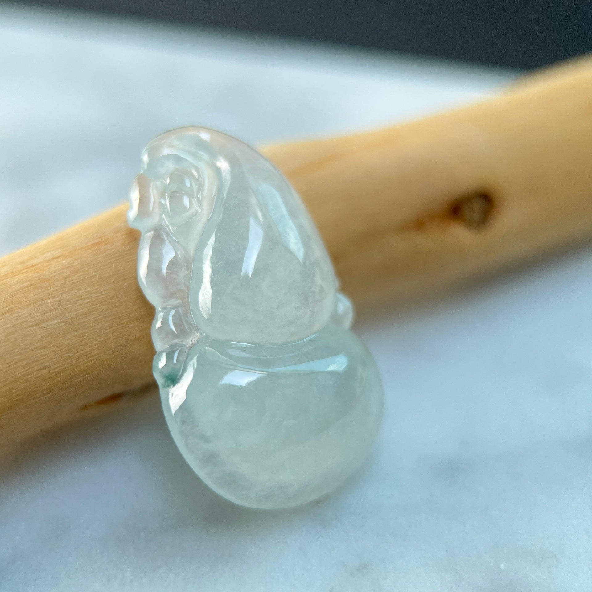 11533 Icy White Jade Gourd Hulu