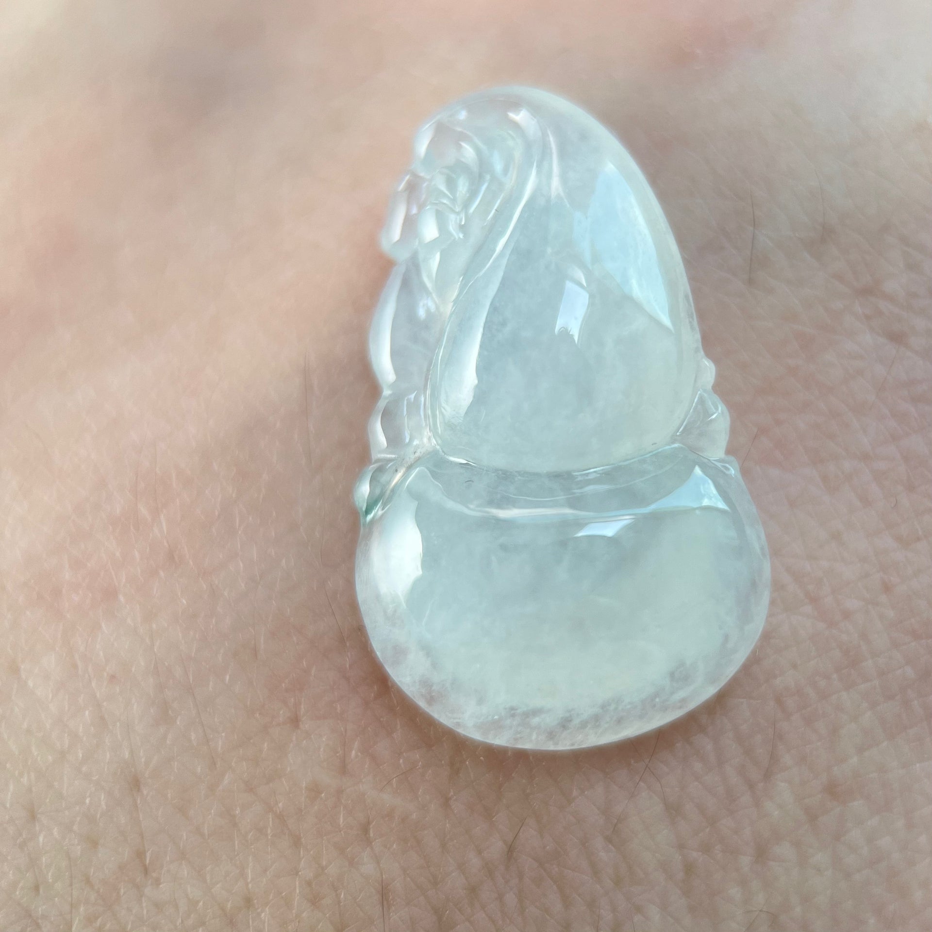 11533 Icy White Jade Gourd Hulu