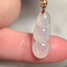Load image into Gallery viewer, 11188 18K Yellow Gold Highly Translucent Icy Colourless Bean Jadeite Pendant
