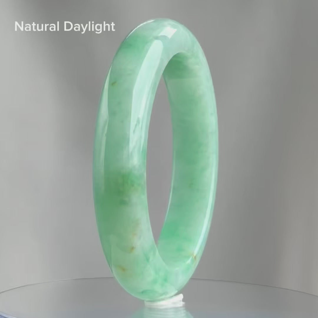 Green Hills Beyond Jadeite Bangle 54.4mm 远翠叠岫