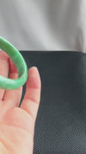 Load and play video in Gallery viewer, 翡翠之春 Emerald Spring Jade Bangle 54.5mm
